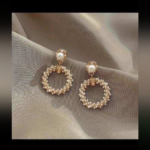 Faux Pearl Round Earrings - Picture 1 of 2